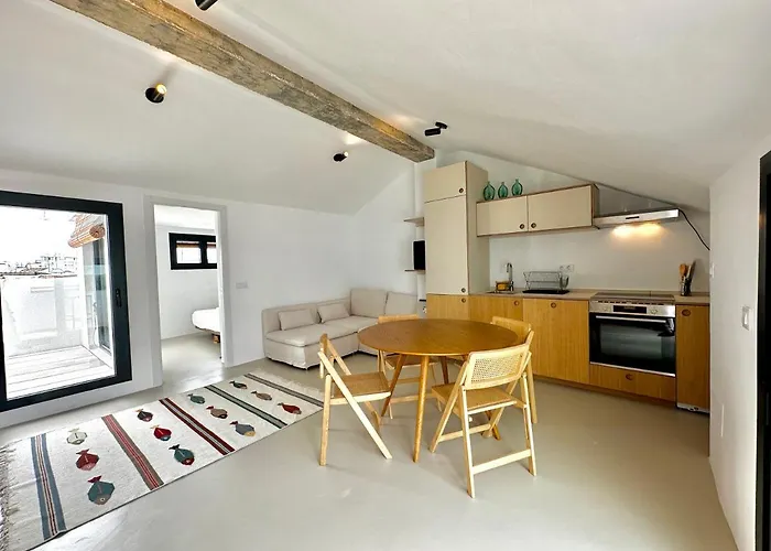 Peral Old Town Penthouse - Eaw Homes